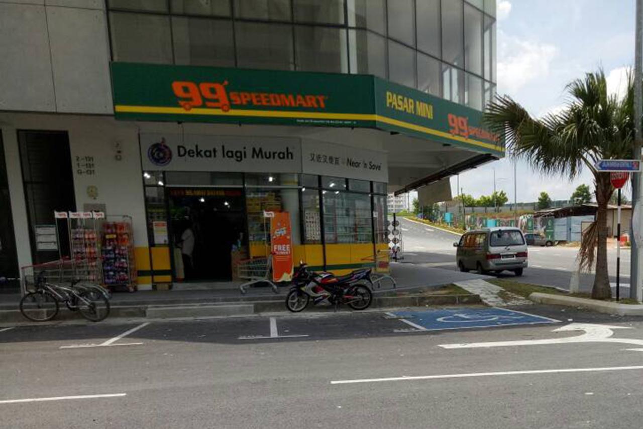 Hotel Zamburger Kota Warisan Sepang Zewnętrze zdjęcie