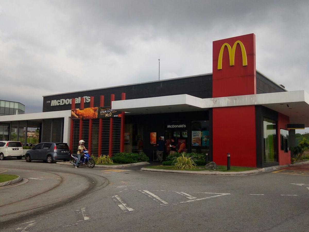 Hotel Zamburger Kota Warisan Sepang Zewnętrze zdjęcie